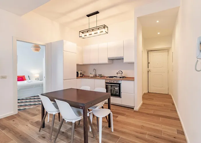 Apartment Domus Ana- Modern Elegance, Steps Away From The Colosseum And The Historic Center Rom