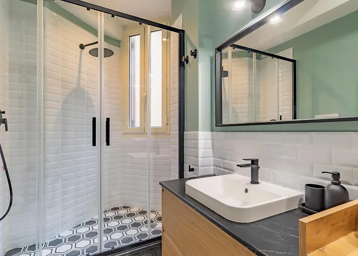Apartment Domus Ana- Modern Elegance, Steps Away From The Colosseum And The Historic Center *